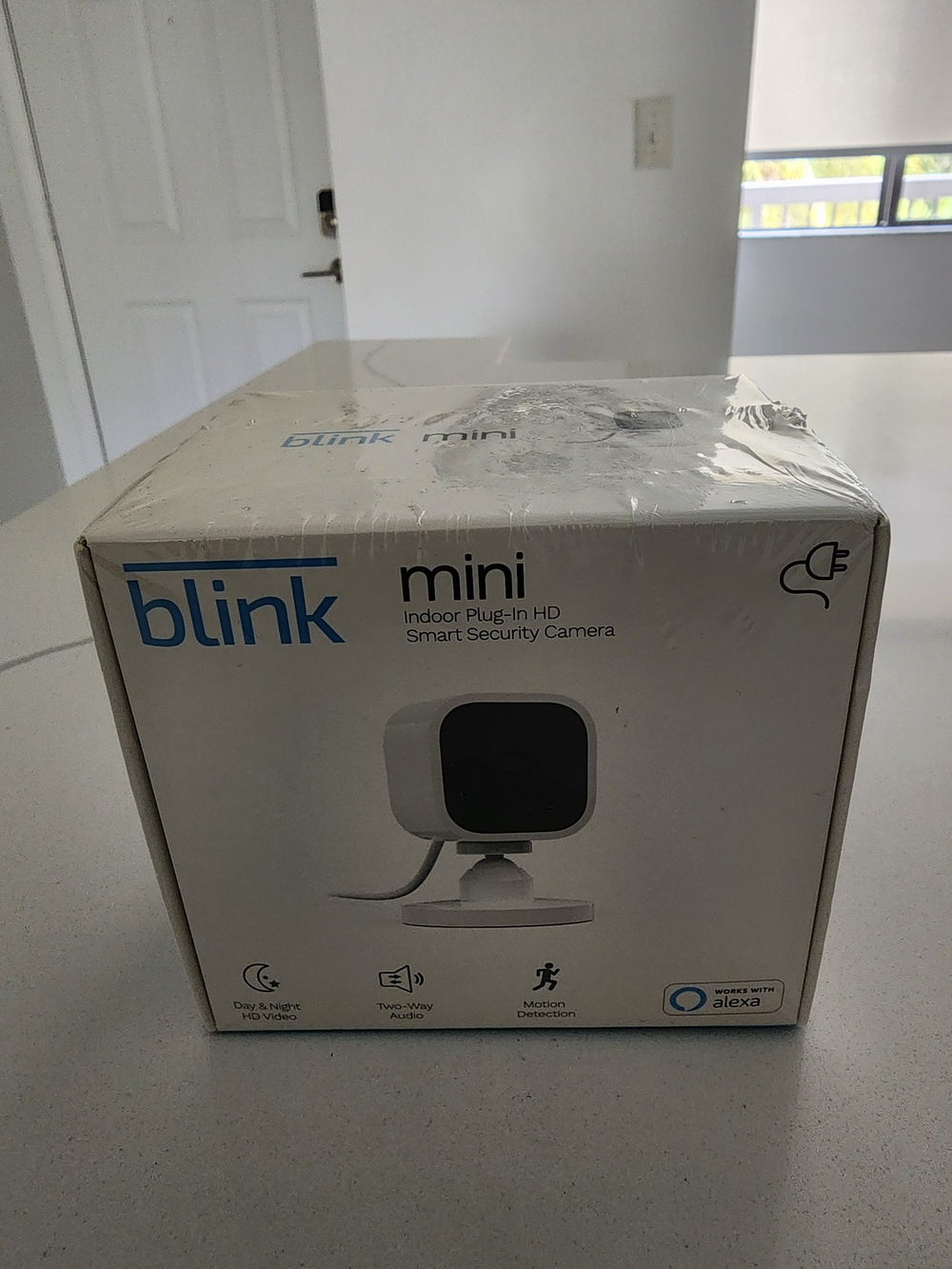 Blink Mini Indoor Plug-In HD Smart Security Camera - White